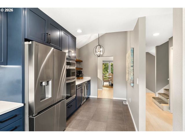 397 LIVINGOOD Ln, Lake Oswego, OR 97034