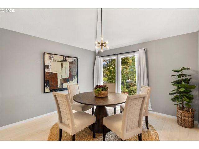 397 LIVINGOOD Ln, Lake Oswego, OR 97034