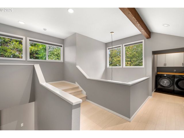 397 LIVINGOOD Ln, Lake Oswego, OR 97034