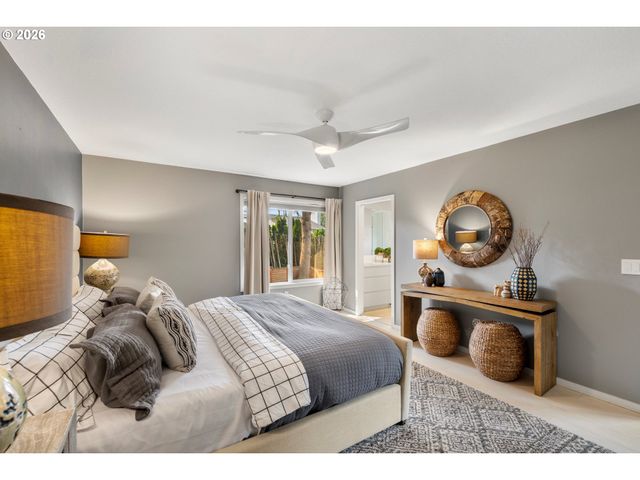 397 LIVINGOOD Ln, Lake Oswego, OR 97034