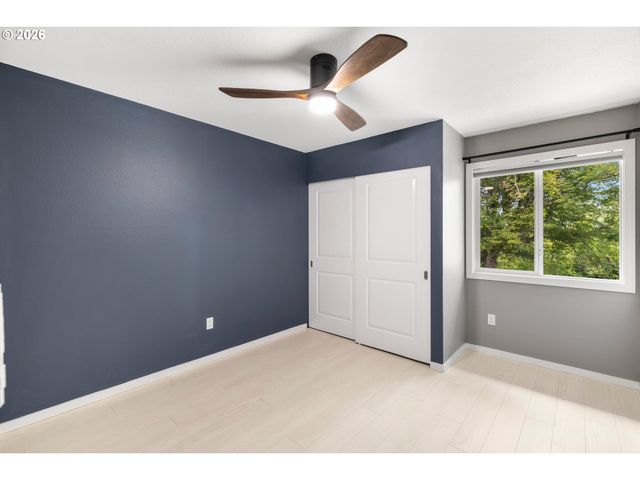 397 LIVINGOOD Ln, Lake Oswego, OR 97034