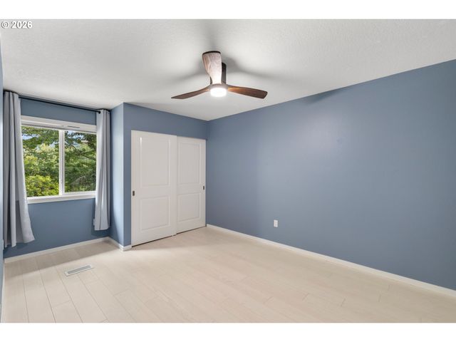 397 LIVINGOOD Ln, Lake Oswego, OR 97034