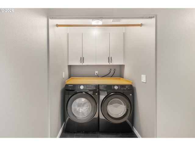 397 LIVINGOOD Ln, Lake Oswego, OR 97034