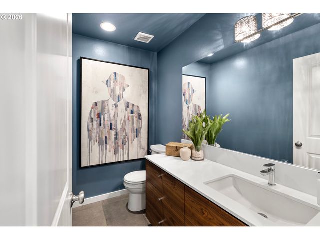 397 LIVINGOOD Ln, Lake Oswego, OR 97034