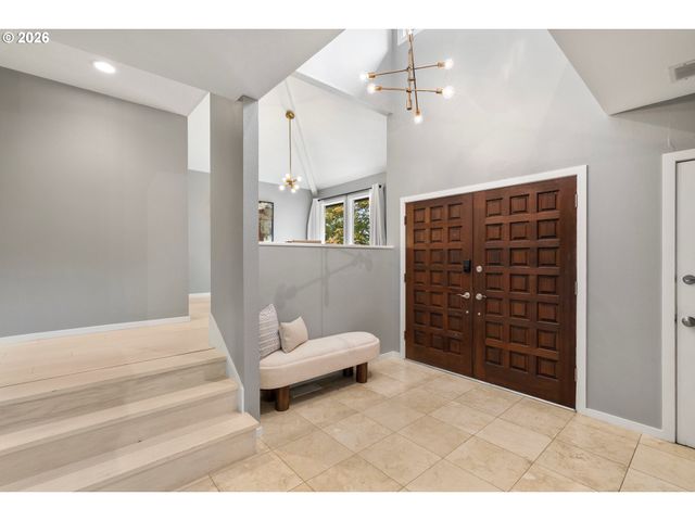 397 LIVINGOOD Ln, Lake Oswego, OR 97034