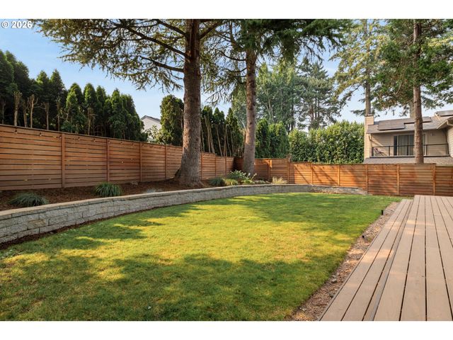 397 LIVINGOOD Ln, Lake Oswego, OR 97034