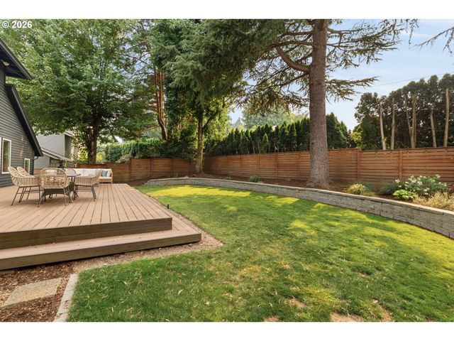 397 LIVINGOOD Ln, Lake Oswego, OR 97034