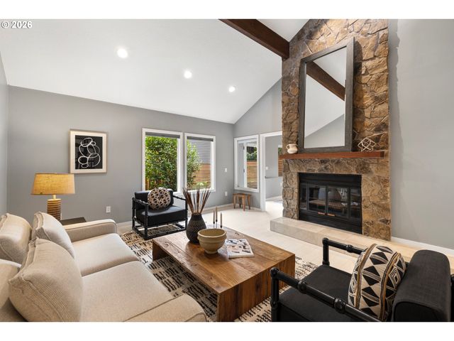 397 LIVINGOOD Ln, Lake Oswego, OR 97034