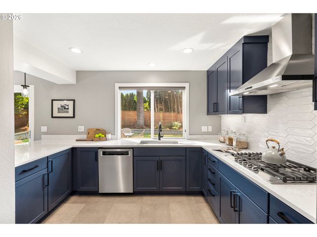 397 LIVINGOOD Ln, Lake Oswego, OR 97034