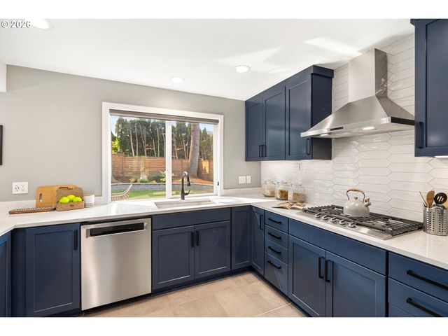 397 LIVINGOOD Ln, Lake Oswego, OR 97034