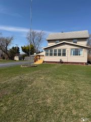 924 Hawthorne Street, Erie Twp, MI 48182