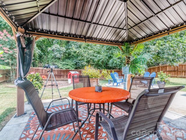 10326 Haddington Drive NW, Charlotte, NC 28269