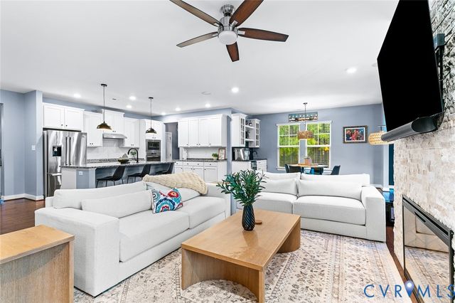 4801 Hidden Falls Ct, Moseley, VA 23120