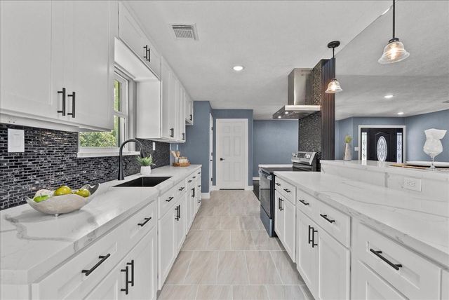 2730 Mary Lane, Dickinson, TX 77539