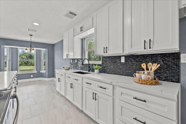 2730 Mary Lane, Dickinson, TX 77539