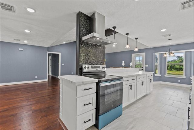2730 Mary Lane, Dickinson, TX 77539