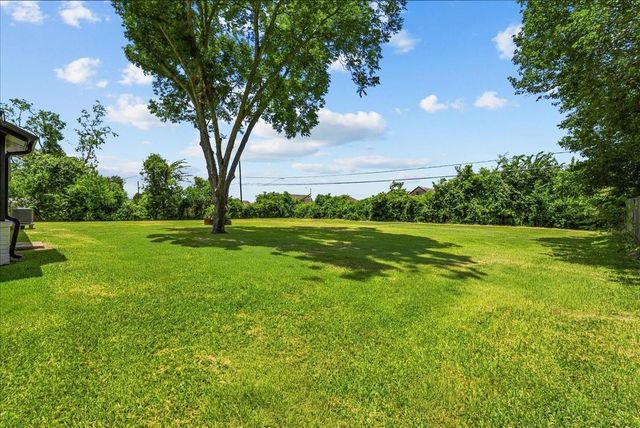 2730 Mary Lane, Dickinson, TX 77539