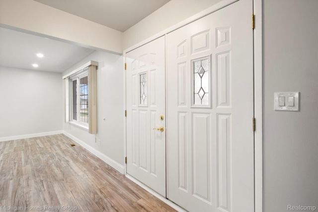 14484 Royal Drive, Sterling Heights, MI 48312