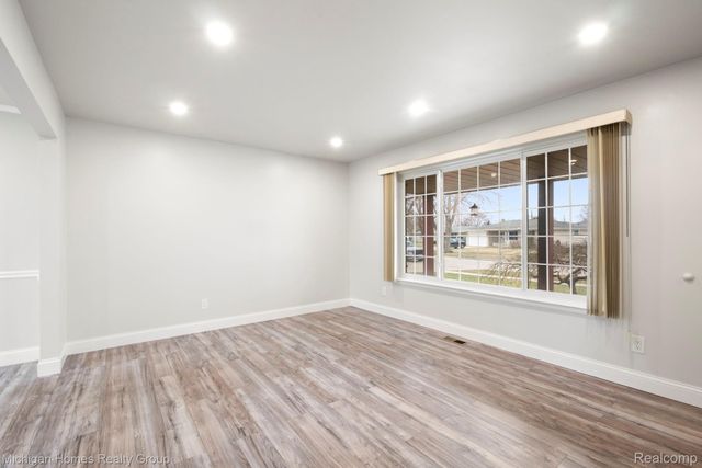 14484 Royal Drive, Sterling Heights, MI 48312