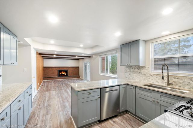 14484 Royal Drive, Sterling Heights, MI 48312