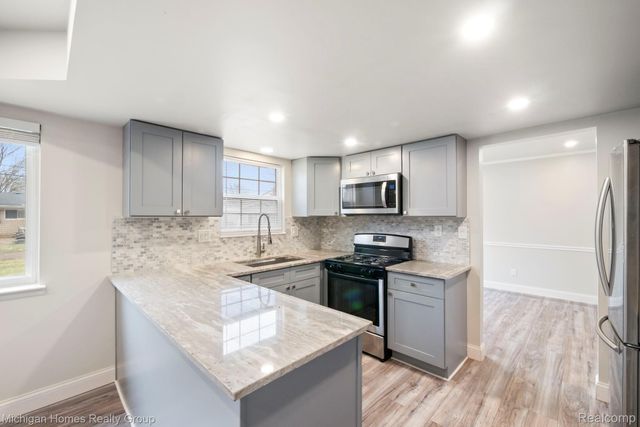 14484 Royal Drive, Sterling Heights, MI 48312