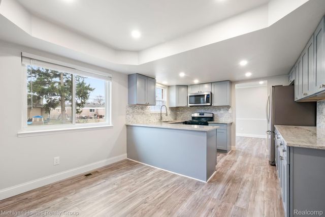 14484 Royal Drive, Sterling Heights, MI 48312