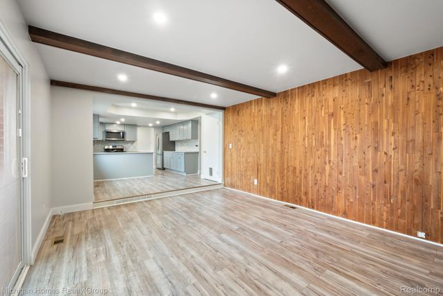 14484 Royal Drive, Sterling Heights, MI 48312