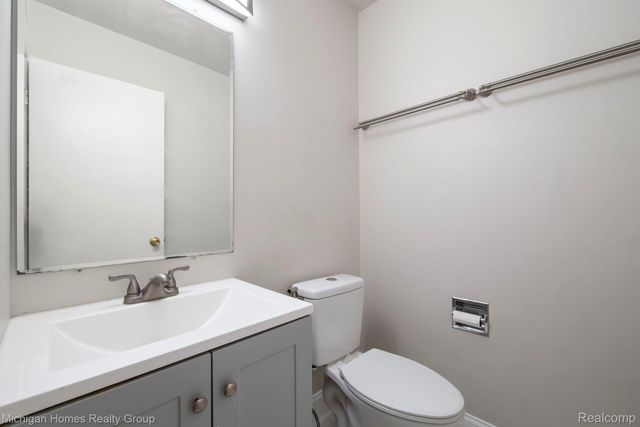 14484 Royal Drive, Sterling Heights, MI 48312