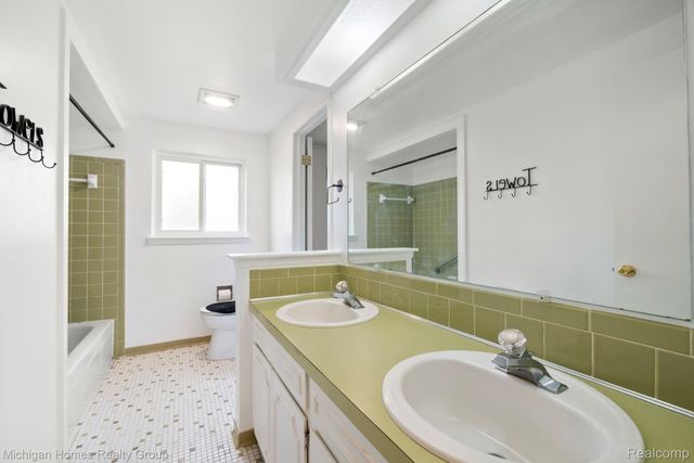 14484 Royal Drive, Sterling Heights, MI 48312