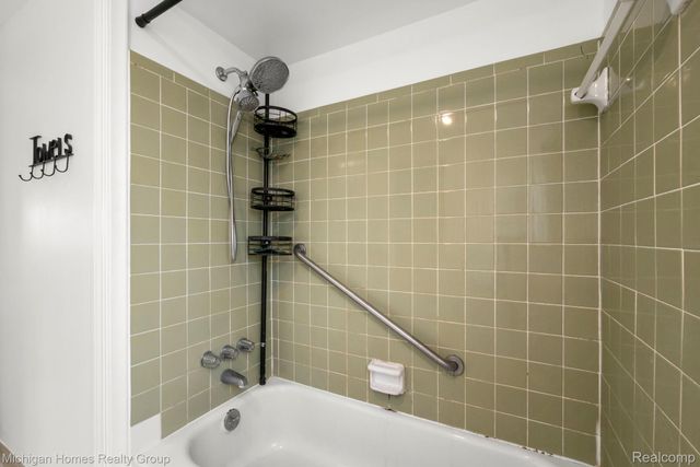 14484 Royal Drive, Sterling Heights, MI 48312