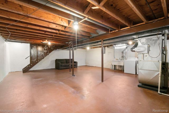 14484 Royal Drive, Sterling Heights, MI 48312