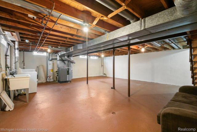 14484 Royal Drive, Sterling Heights, MI 48312