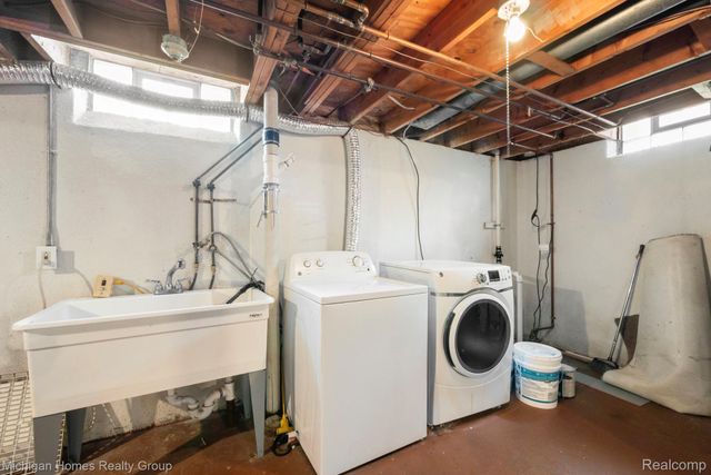 14484 Royal Drive, Sterling Heights, MI 48312