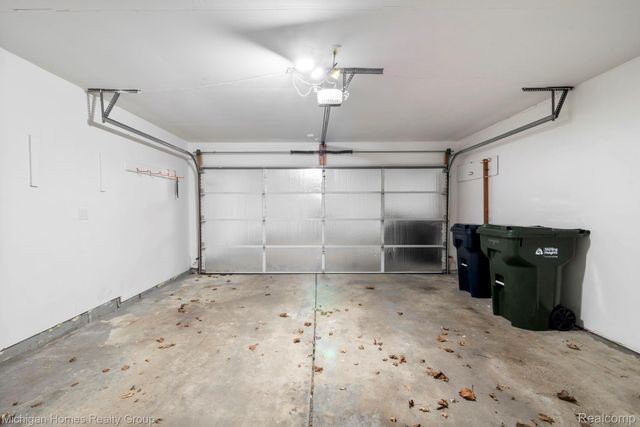 14484 Royal Drive, Sterling Heights, MI 48312