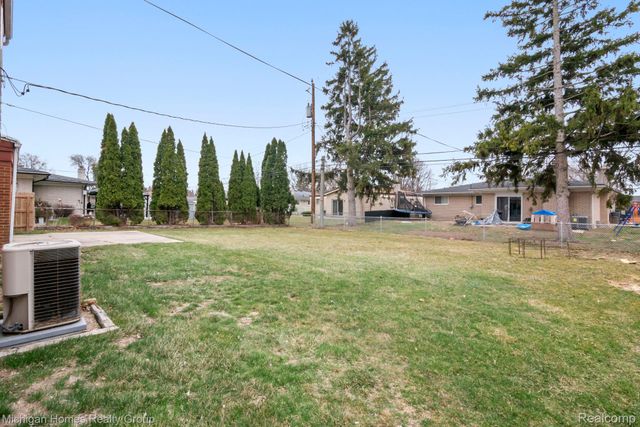 14484 Royal Drive, Sterling Heights, MI 48312