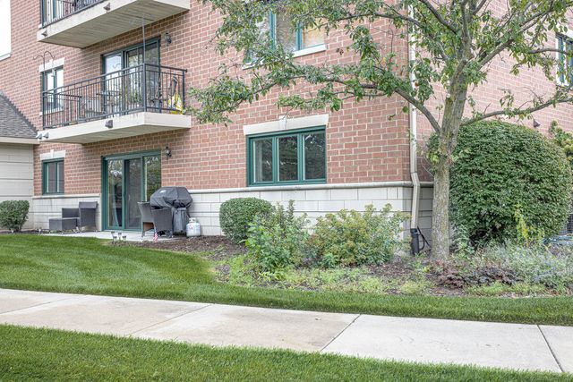 6830 W WINDING Trail 102, Oak Forest, IL 60452