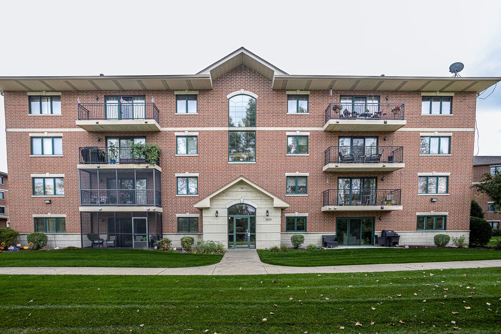 6830 W WINDING Trail 102, Oak Forest, IL 60452