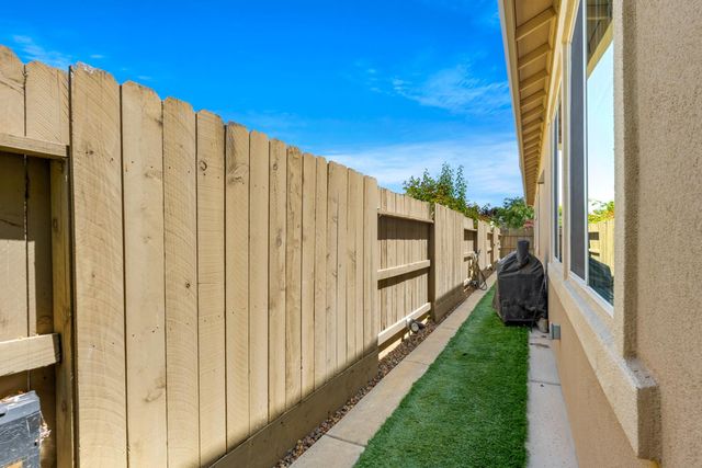 706 Mousebird Ct, Lincoln, CA 95648