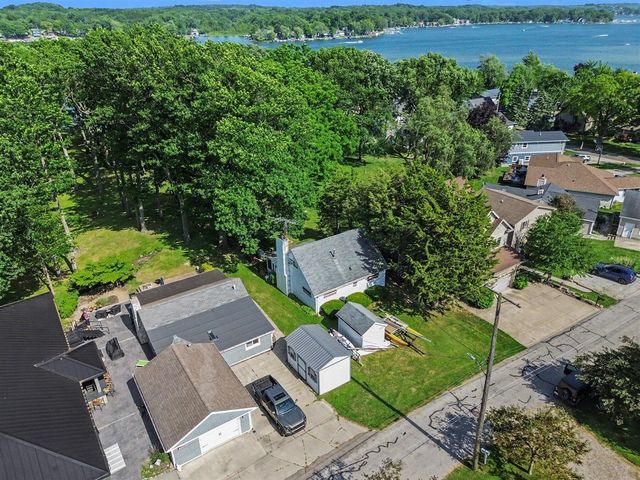 7507 Hillcrest Avenue, Manitou Beach, MI 49253