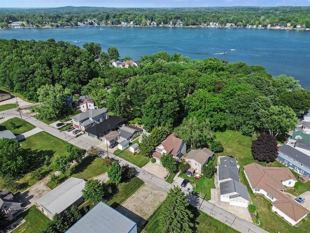 7507 Hillcrest Avenue, Manitou Beach, MI 49253