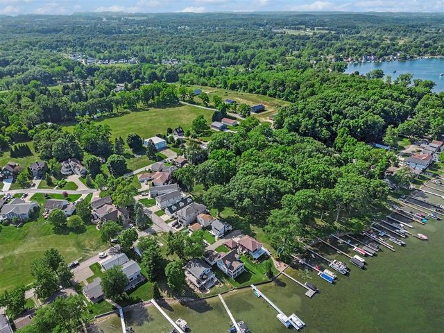 7507 Hillcrest Avenue, Manitou Beach, MI 49253