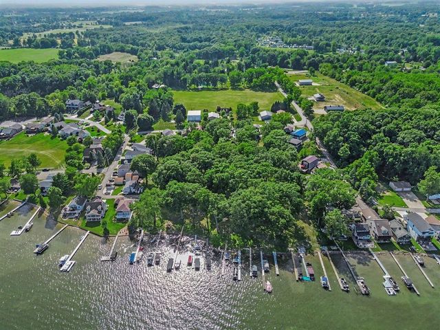 7507 Hillcrest Avenue, Manitou Beach, MI 49253