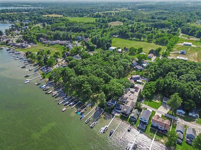 7507 Hillcrest Avenue, Manitou Beach, MI 49253