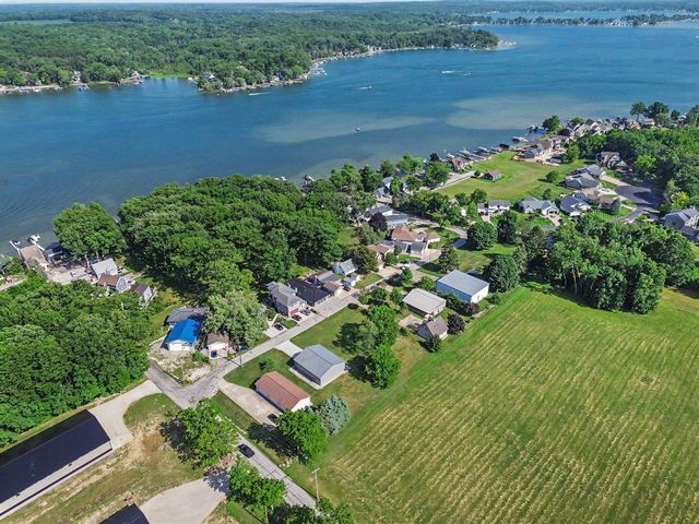7507 Hillcrest Avenue, Manitou Beach, MI 49253