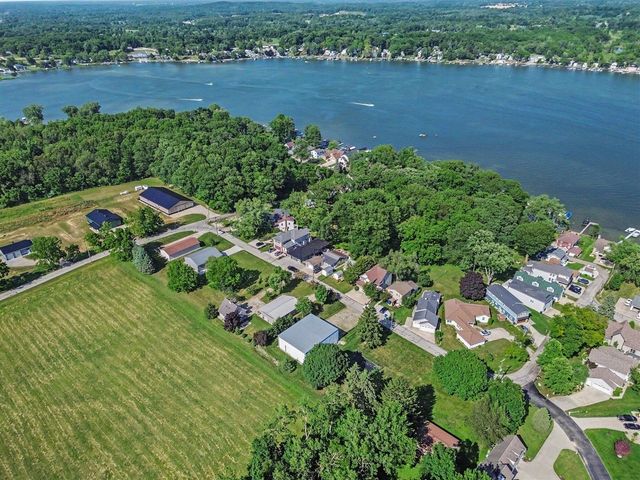 7507 Hillcrest Avenue, Manitou Beach, MI 49253