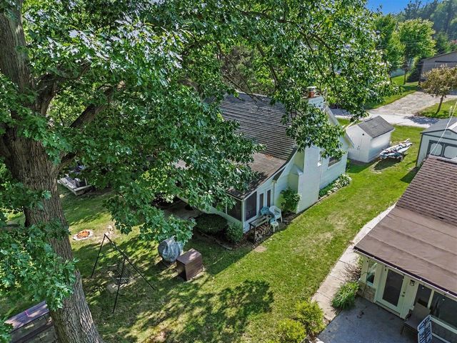 7507 Hillcrest Avenue, Manitou Beach, MI 49253