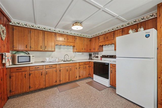 7507 Hillcrest Avenue, Manitou Beach, MI 49253