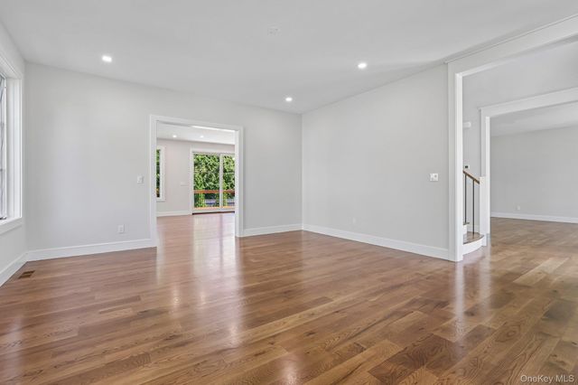 41 Potters Lane, New Rochelle, NY 10805