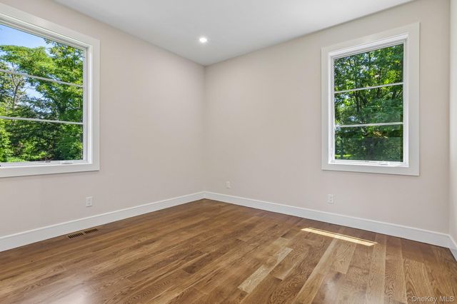 41 Potters Lane, New Rochelle, NY 10805