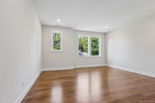 41 Potters Lane, New Rochelle, NY 10805